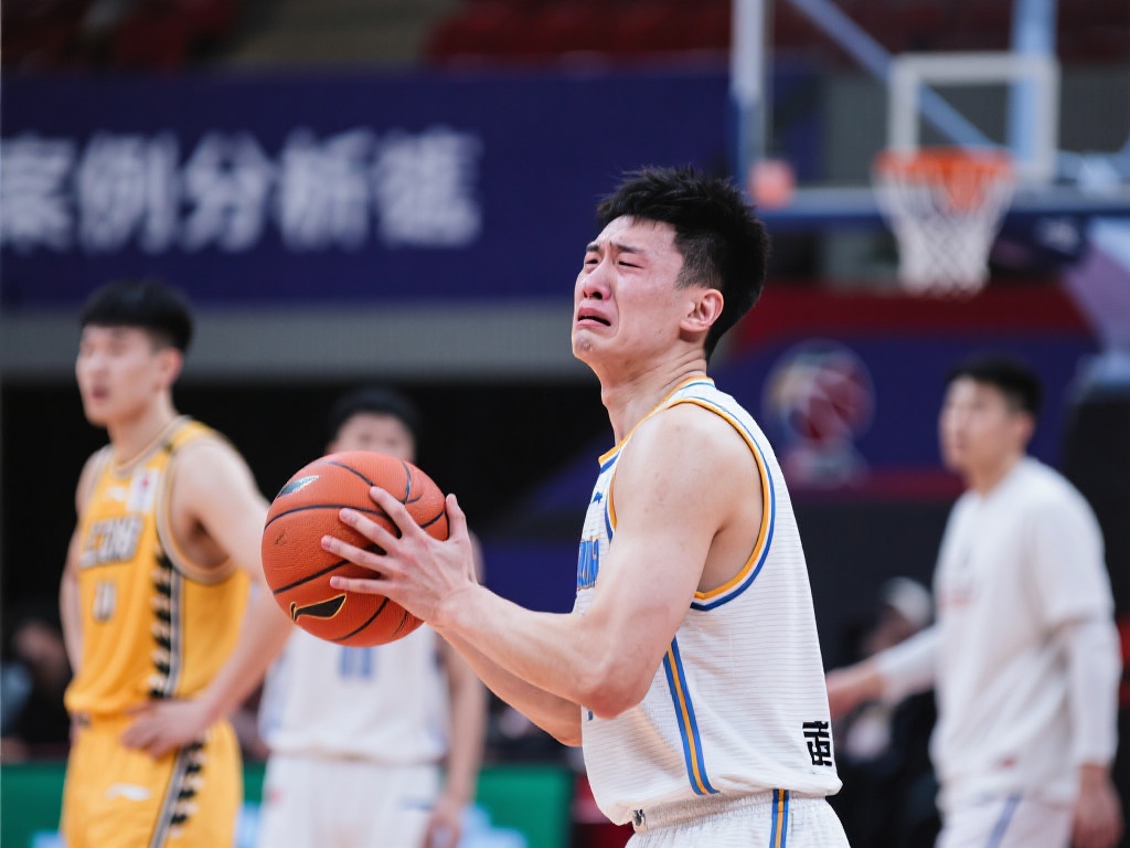 解盛岩独砍20分 朱星辰强势闪耀赛场